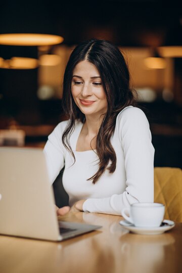 Girl Searching for Share Market Classes in Thane